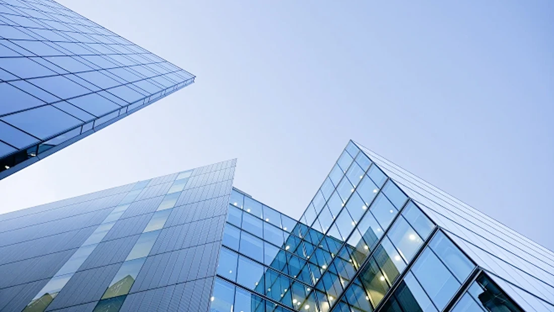 We not only have multiple professional technical teams, four large workshops (metal processing, wood processing, painting, packaging), fast transportation and distribution teams, but also professional design teams, management and marketing teams.