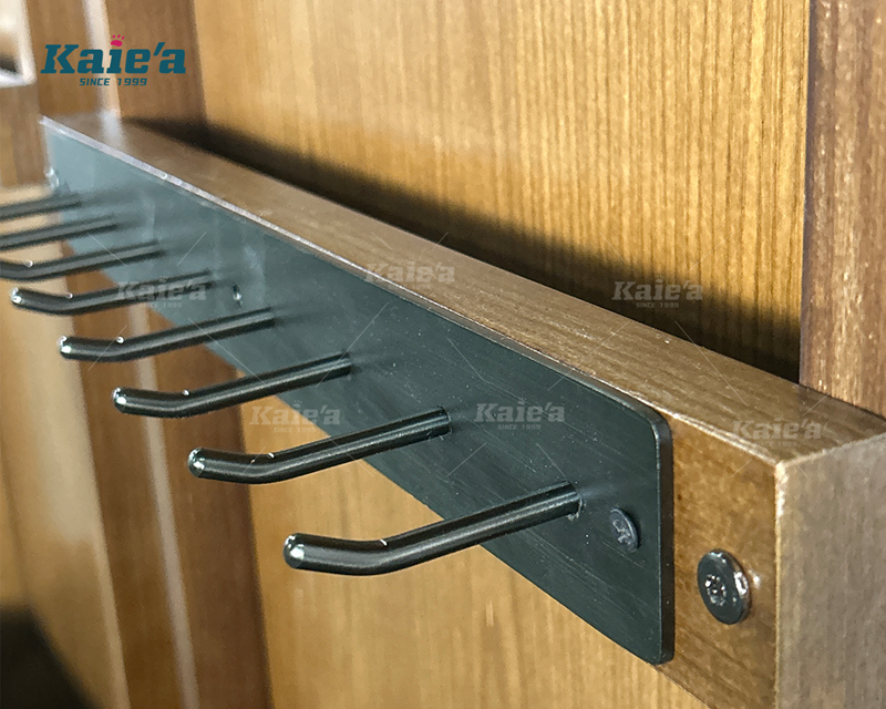 Belt display stand with wooden grain hooks