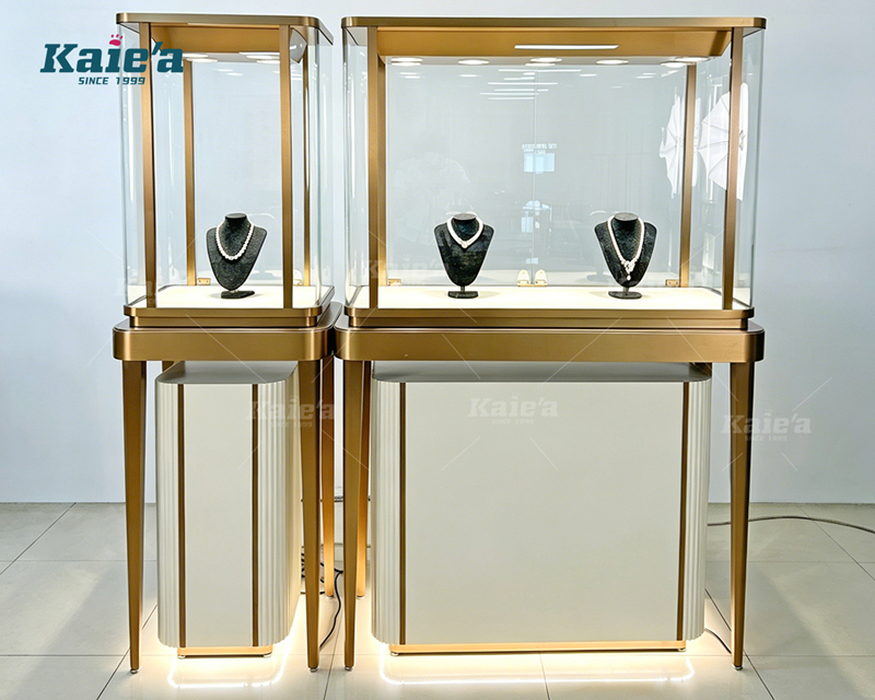 Window display of exquisite jewelry cabinet