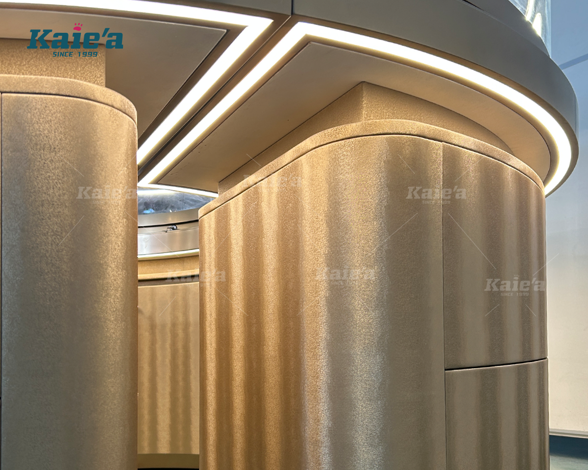 Petal Shape Round Jewelry Island Vitrine
